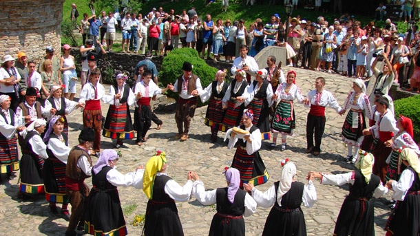 Българската народна музика е ЛЕЧЕБНА. Всяко хоро лекува точно определени болести и ОРГАНИ на тялото. Ето кое хоро какво лекува..