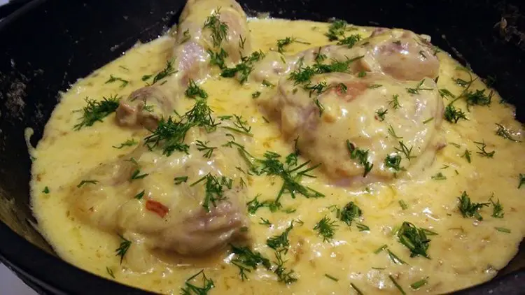 Най-вкусното пиленце на тиган, а соса му за топене е..ммм леко казано Божествен!