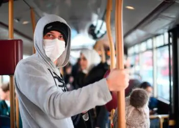 Коронавирус: От маски до смъртност – как да отделим фактите от измислиците