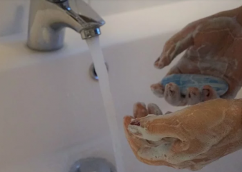 Коронавирусът остава на повърхности до 3 дена