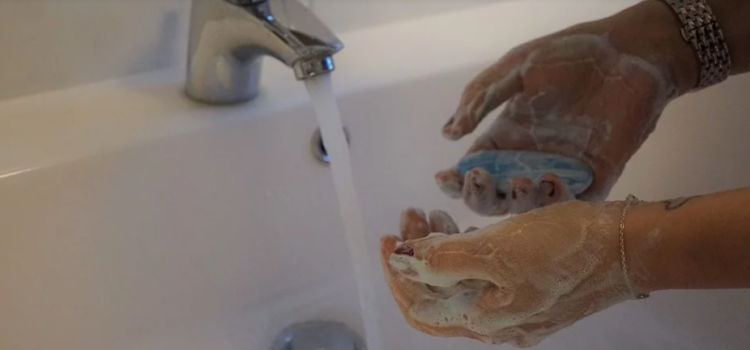 Коронавирусът остава на повърхности до 3 дена