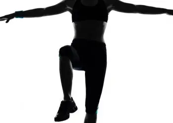 Простото упражнение „Златен петел“ на едни крак ни пази от редица болести!