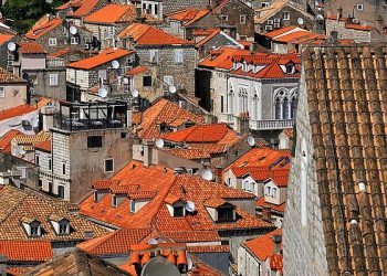 Хърватски град започна да продава къщи по 25 стотинки, защото…