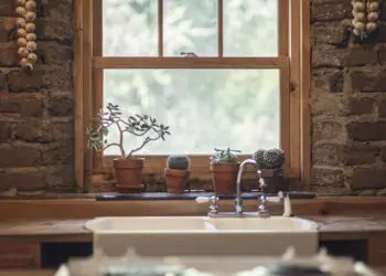 4 много евтини начина да преобразите старата си кухня, без да се разорите