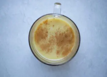 Какво е златно мляко? Има невероятни ползи и се приготвя много лесно!