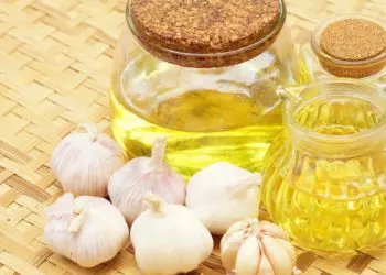 Как да си приготвим невероятно вкусния и полезен чеснов зехтин?