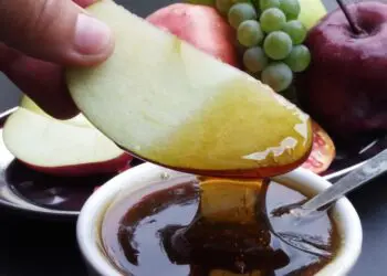 Чудодейната сладко-кисела комбинация от мед и ябълков оцет, която всички искат да знаят