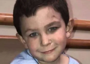 5-годишно момче извади сестра си през горящ прозорец и се върна да спаси кучето