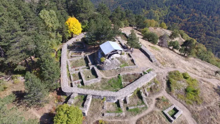 Крепостта Цепина в Родопите – мястото, което е удържало на 9 месечна обсада от османците!