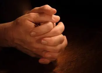 Василиевата молитва е най-силната срещу негативни въздействия! Ето какво и как да направите!