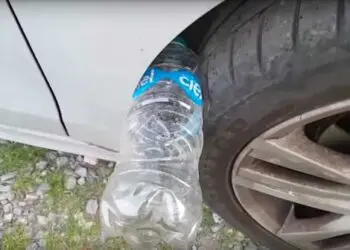 Тази бутилка не е попаднала на гумата случайно! Тя е сложена с цел и може да доведе до голям проблем!