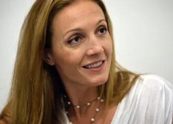 Българка върви смело по стъпките на Бил Гейтс и Марк Зукърбърг и прославя родината!