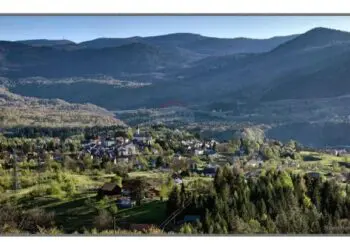 Това градче ще дава къща и пари на млади семейства, за да се преместят да живеят там