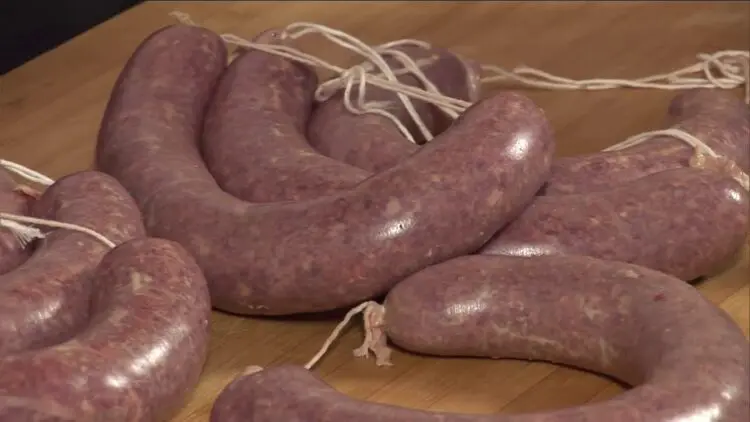 Ето как се прави автентичната вкусна панагюрска луканка! Прави зимата рай! (ВИДЕО)