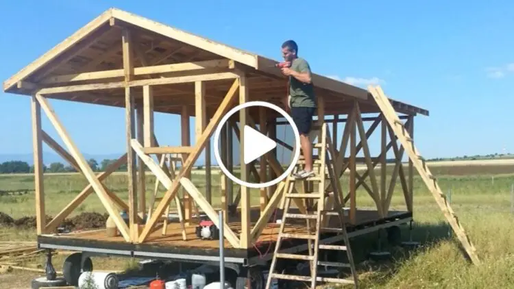 Ето как се прави сглобяема мобилна къща от дърво в България, която е доста евтина (ВИДЕО)