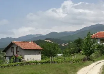 Българи се завръщат от чужбина заради пандемията, търсят селски живот и хармония сред природата