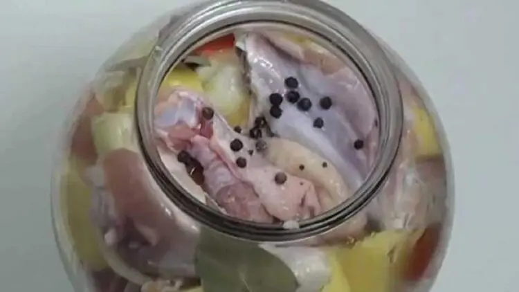 Видях от една баба на село как се прави пиле в буркани! Не съм яла по-вкусно месо! (РЕЦЕПТА)
