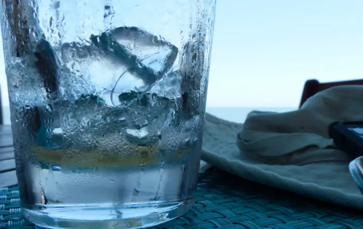 Каква вода е най-добре да пием? Топла или студена? Разбери тук!