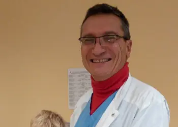 Помогналият на стотици деца кардиохирург д-р Пламен Митев има нужда от помощ!