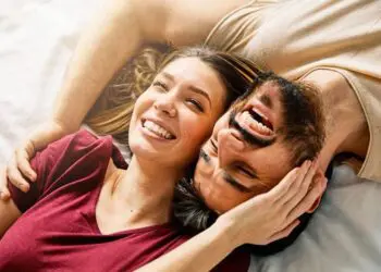 Какво трябва да правите с половинката си преди лягане, за да заздравите връзката си? Полезно!