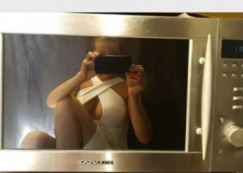 Жени решиха по нетрадиционен начин да пуснат обяви, че продават микровълновите си печки