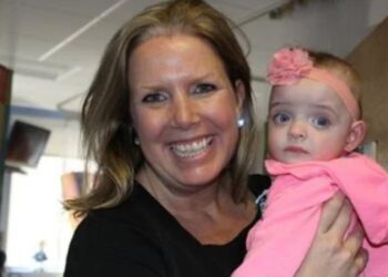 Медицинска сестра осиновява бебе, което не е имало посетители в продължение на 5 месеца