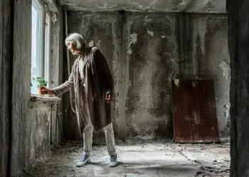 Съседка ме гледа, а собствените ми деца въздъхват облекчено и не идват