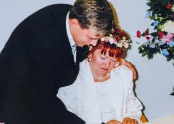 Когато 52-годишната Линда се омъжи за 17-годишно момче, никой не вярваше, че ще останат заедно дълго време…