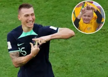 Трогателен момент на Мондиал 2022! Какво означаваше жестът на героя на Австралия, показан към сина му?