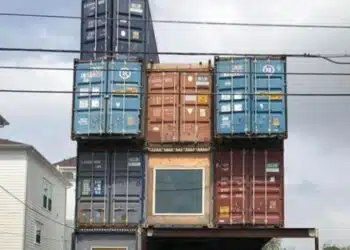 Удивителен дом-мечта, изграден от 11 транспортни контейнера