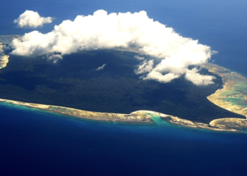 Забранен остров, обитаван от племе от каменната ера