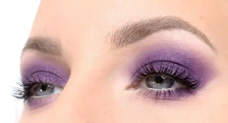 Лилав грим за очи: елегантен зимен акцент