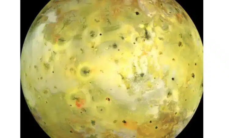 НАСА публикува изображение в естествен цвят на златната луна на Юпитер