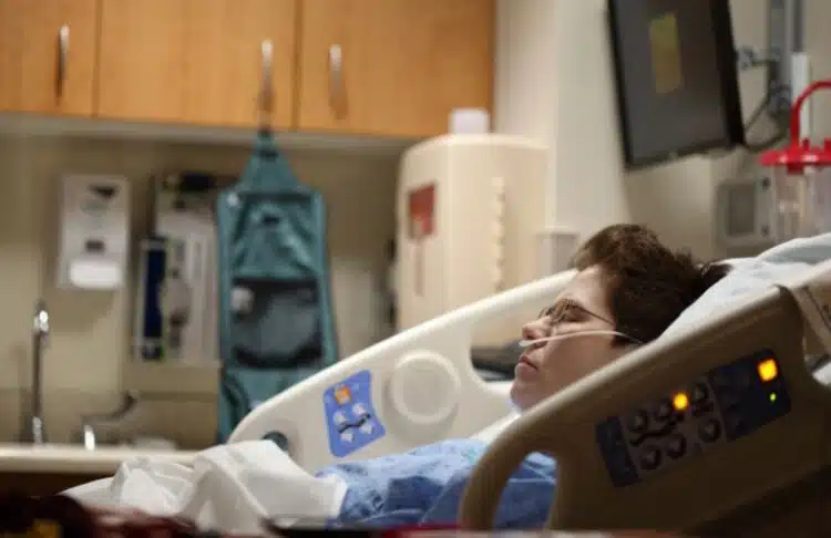 Жена изключи кислородния апарат на съседка в отделението „заради шума“