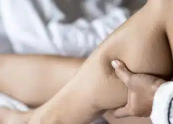 Крампи на краката през нощта? Терапевт дава съвети какво да правим