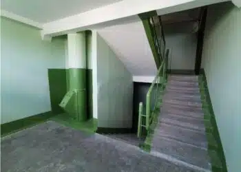 Случаен минувач спасява жена, която родила във входа на блока…