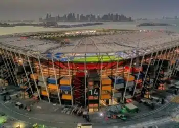 Стадионът от транспортни контейнери