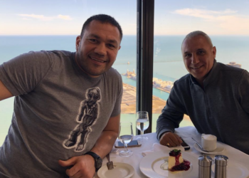 Мъж с признание за красотата на жената до Кубрат Пулев