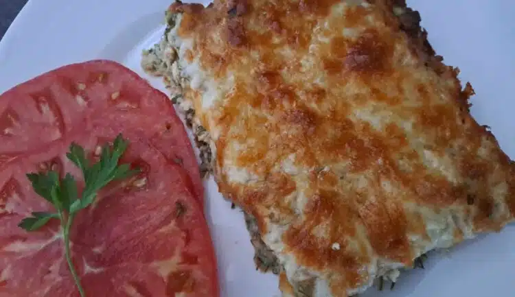 Днешната рецепта: Вкусна, лесна запеканка с сирене, яйца и тиквички