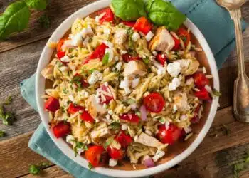 Днешната рецепта: салата с паста орзо от гръцката кухня