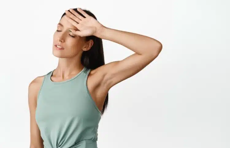 Този домашен лек е най-добрият срещу изпотяване – особено добър помощник в жегите