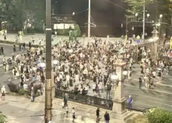 От протестите: Затворен бе Орлов мост в София, протестиращите скандираха „Дебора не си сама! Повече нито една!“