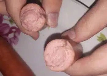 С прост тест у дома разбираме дали в кренвиршите има наистина месо: