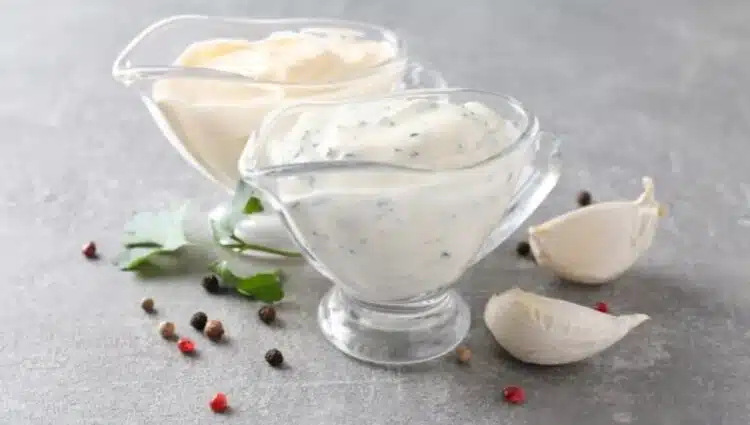 Най-вкусният чеснов сос става за 10 минути, ползвам го за салати, картофи и каквото се сетите още!