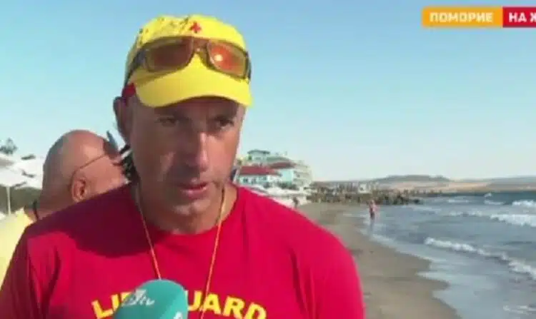 Две деца и баща им, които се намираха до шамандура, бяха спасени в Поморие!