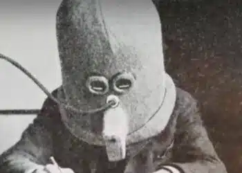 Хюго Гернсбек и неговият необичаен изолиращ шлем от 1925 г.