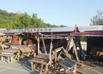 Вандалски прояви на Перперикон! Изпотрошени са павилионите в подножието…