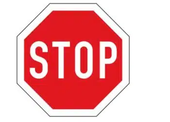 Специални камери ще разпознават дали шофьори спират напълно пред знак „Стоп“