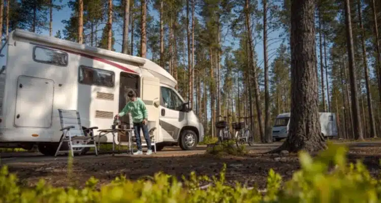 Книжките и стикерите за водачите на кемпери у нас ще претърпят промени!