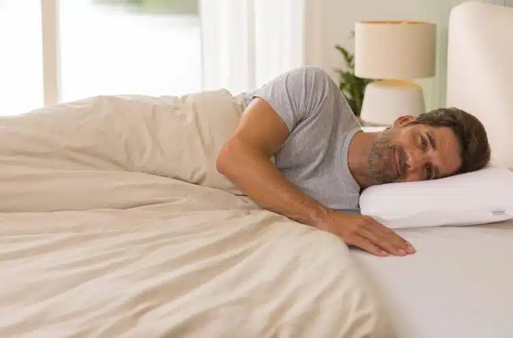 Как трябва се спи върху ортопедична възглавница – иначе няма полза